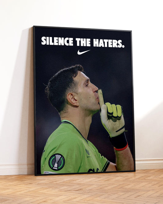 Emiliano Martínez Poster Print