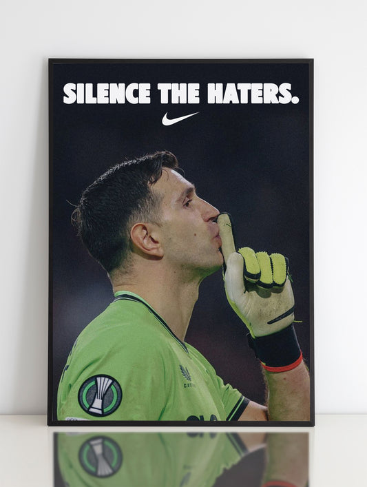 Emiliano Martínez Poster Print